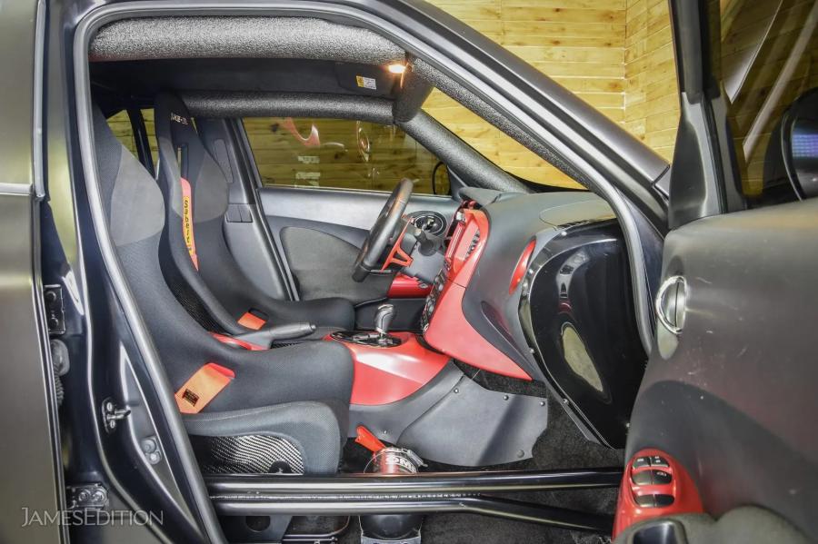Интерьер Nissan Juke-R700 R35 (005) 2019 года  (фото 28 из 35)